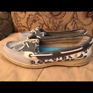 Women’s Sperry boat shoes size 9